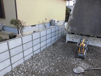 埼玉県吉見町 外構工事:夏の網戸張替えから秋の外構リフォーム工事まで